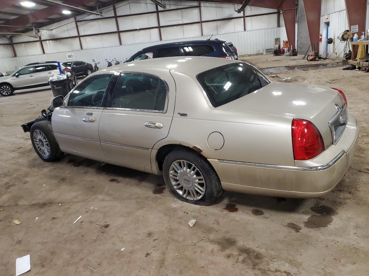 Lot #2960151224 2009 LINCOLN TOWN CAR S