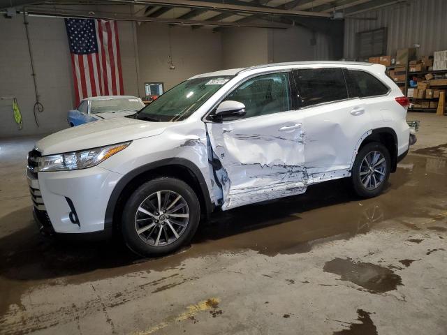 VIN 5TDJZRFHXJS827241 2018 Toyota Highlander, SE no.1