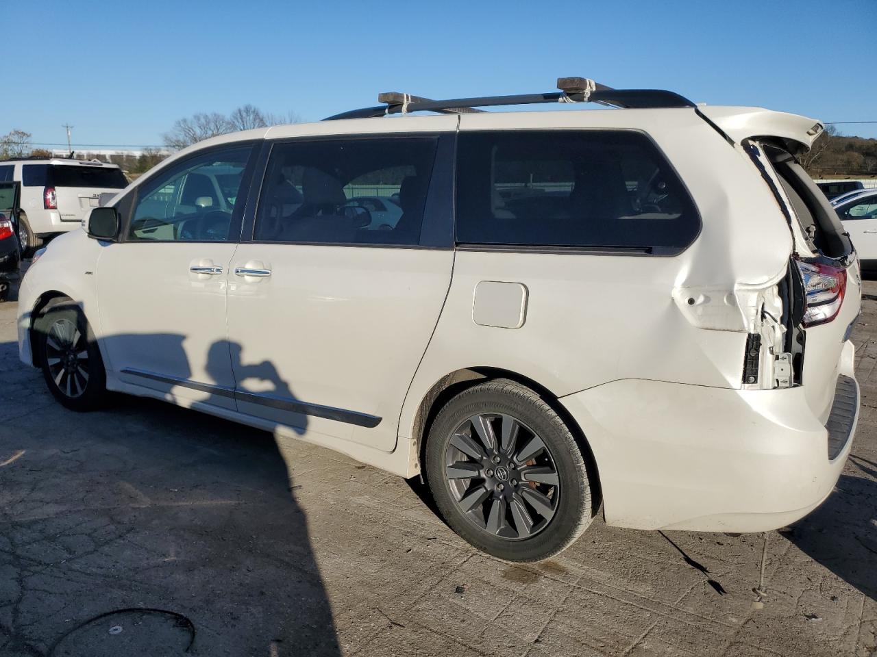 Lot #3027047765 2018 TOYOTA SIENNA XLE