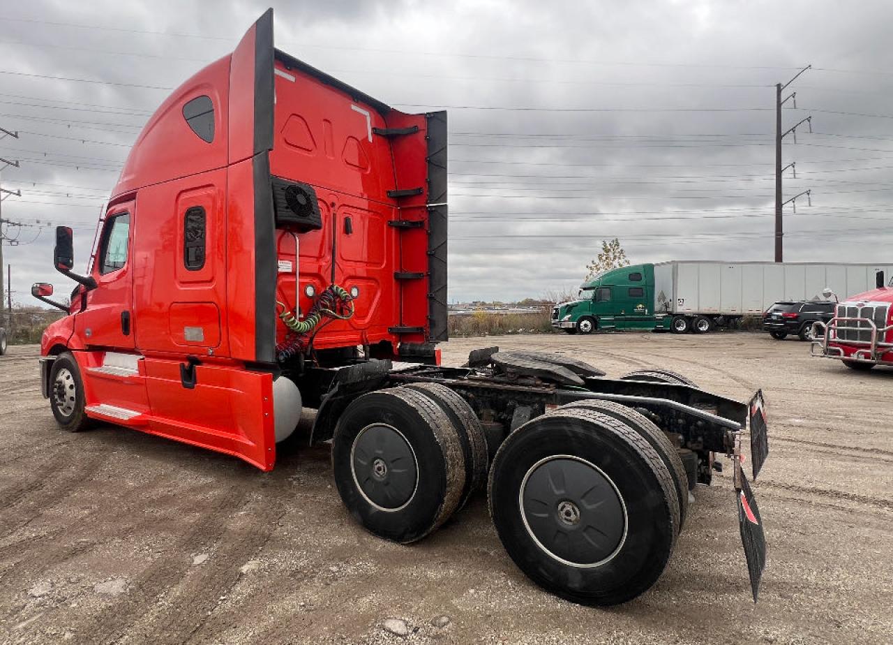 Lot #2957080453 2021 FREIGHTLINER CASCADIA 1