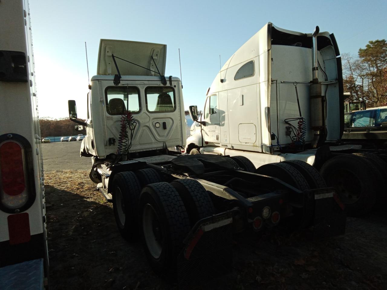 Lot #2969535668 2020 FREIGHTLINER CASCADIA 1