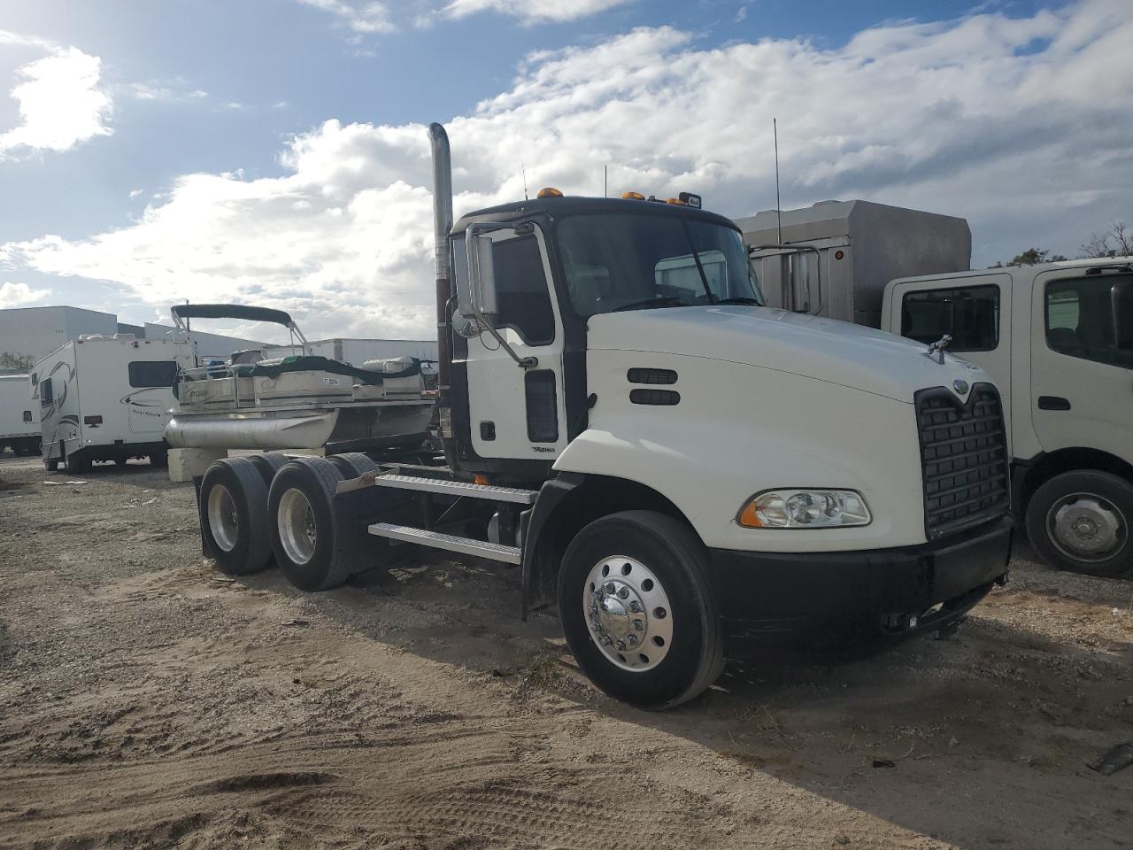  Salvage Mack 600 Cxn600