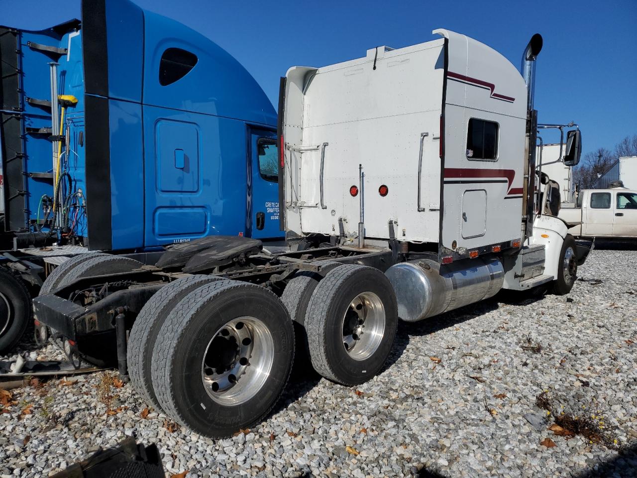 Lot #2972398531 2011 PETERBILT 386