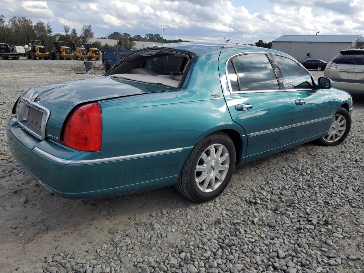 Lot #3020678938 2010 LINCOLN TOWN CAR S