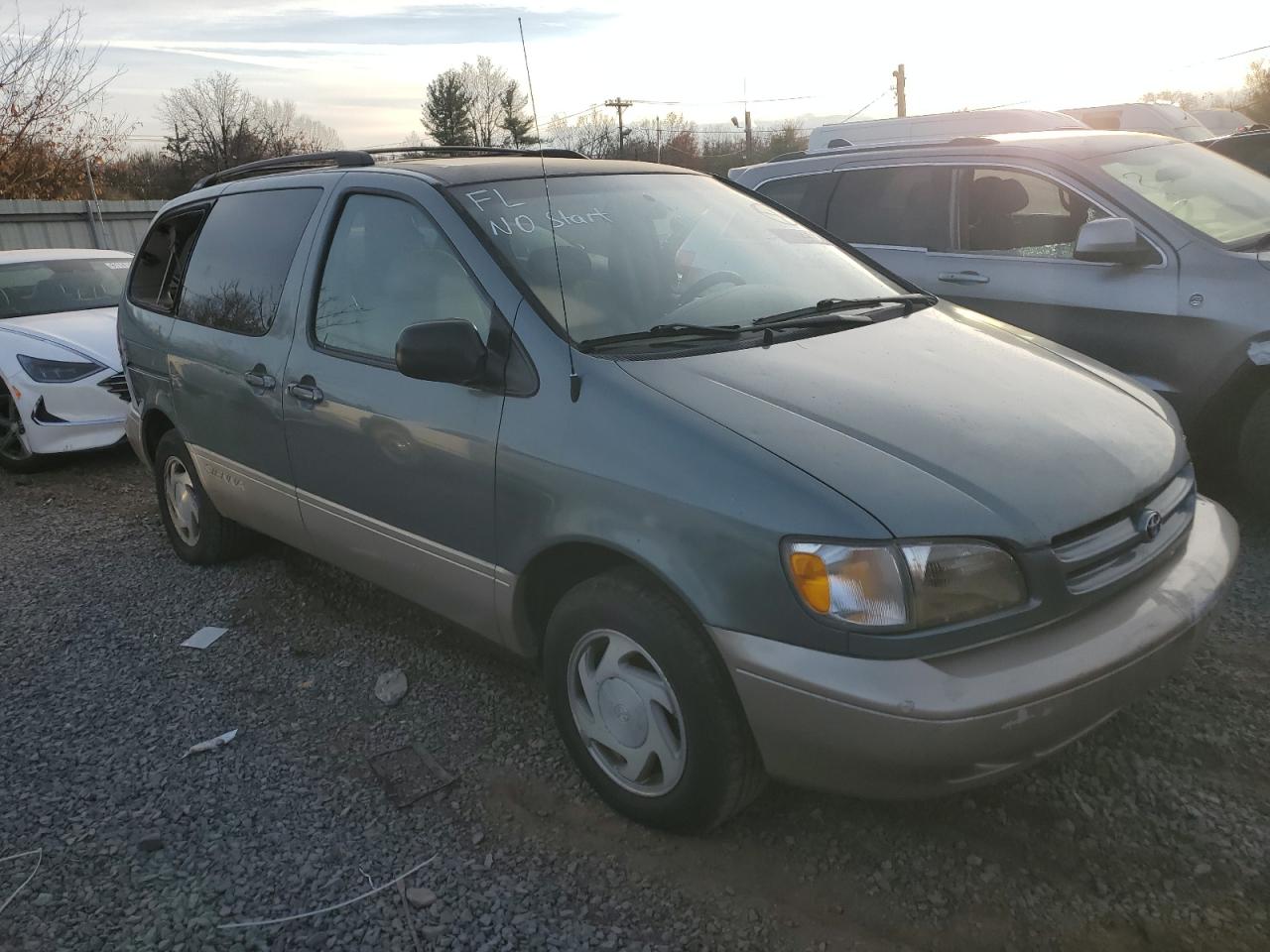 Lot #3034345076 1999 TOYOTA SIENNA LE