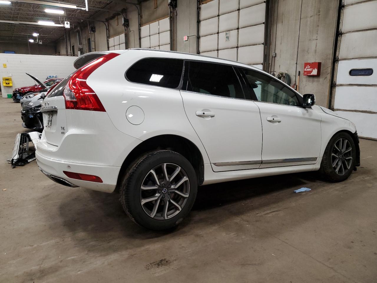 Lot #3024172838 2016 VOLVO XC60 T6 PL