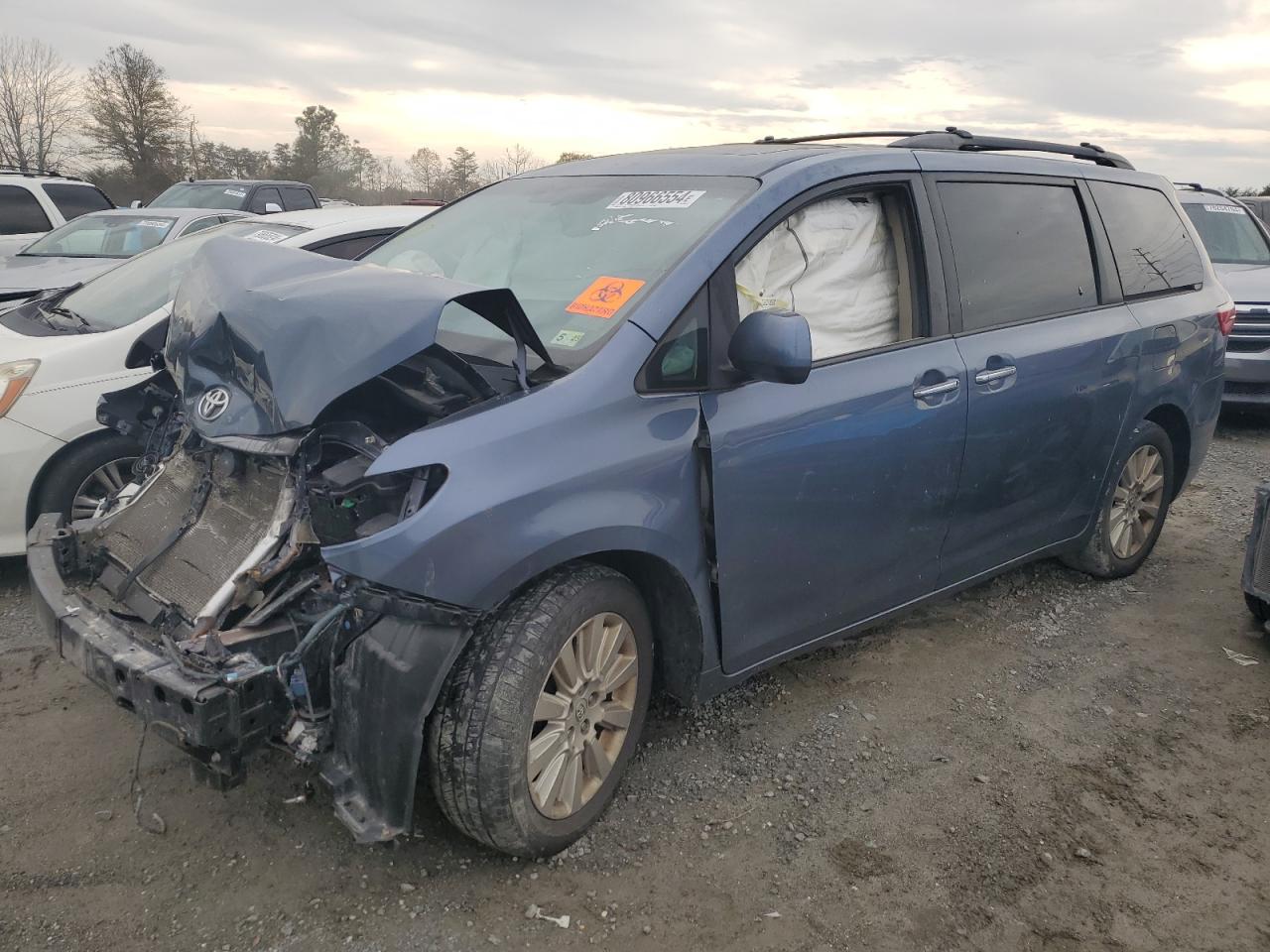 Lot #3004124893 2015 TOYOTA SIENNA XLE