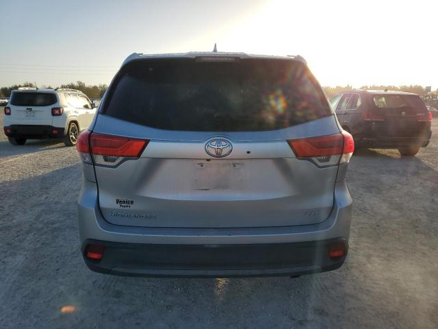 VIN 5TDKZRFH3JS542532 2018 Toyota Highlander, SE no.6