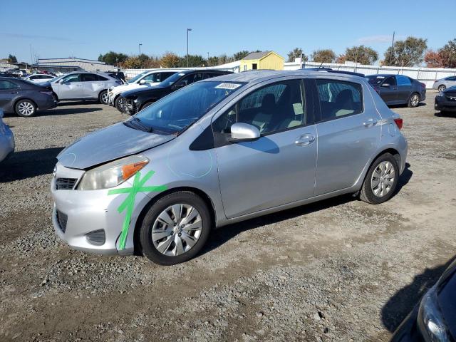 VIN JTDKTUD32DD551380 2013 Toyota Yaris no.1