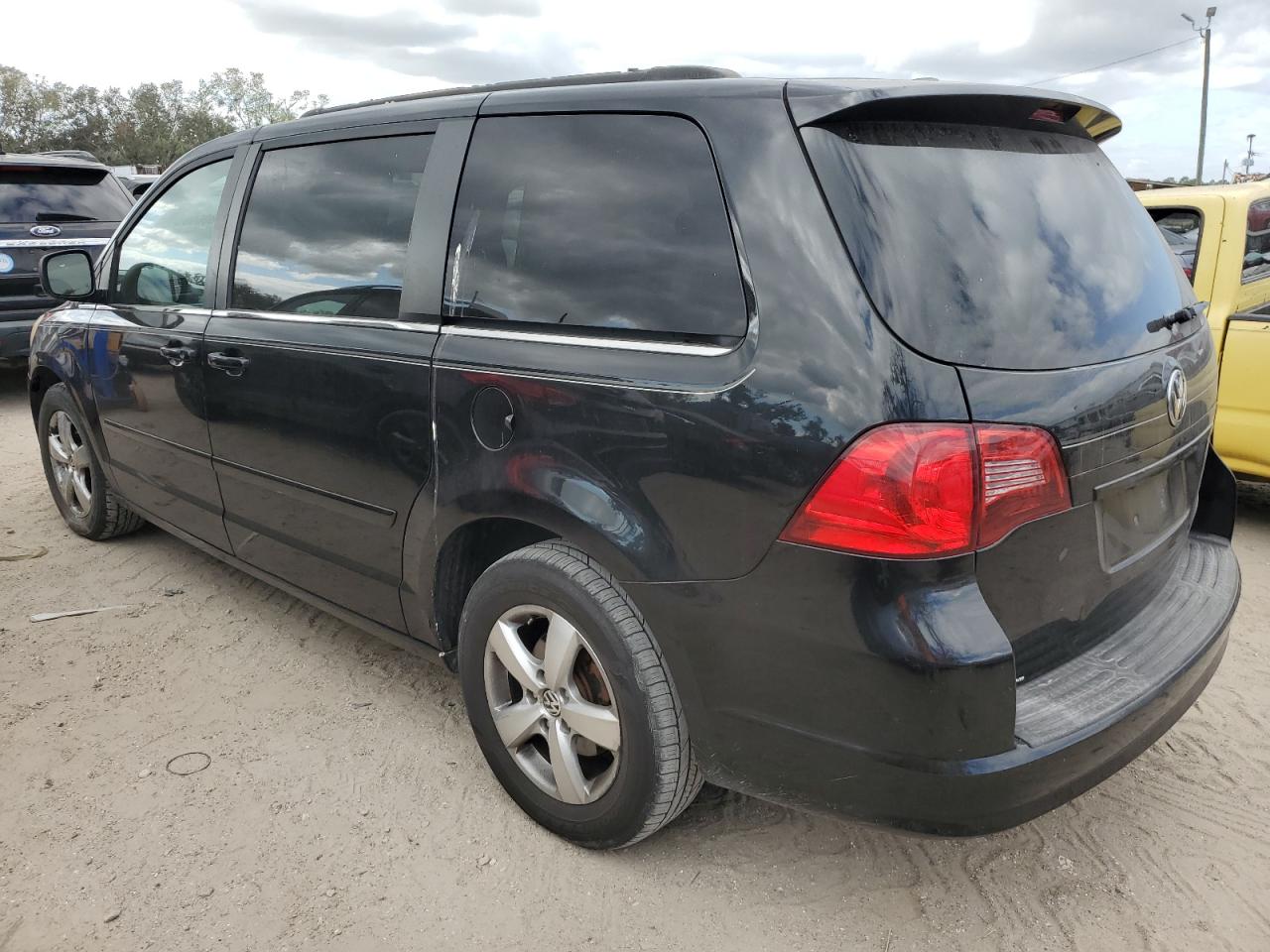 Lot #2996347368 2011 VOLKSWAGEN ROUTAN SE