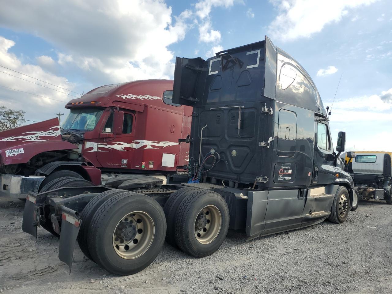 Lot #2955066806 2015 FREIGHTLINER CASCADIA 1