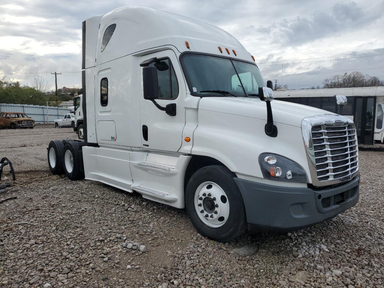 Lot #2961965209 2015 FREIGHTLINER CASCADIA 1