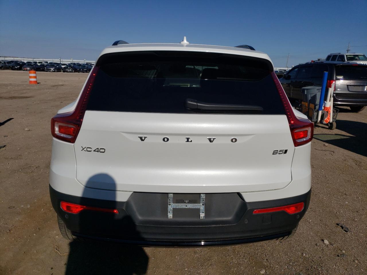 Lot #2989237636 2023 VOLVO XC40 ULTIM