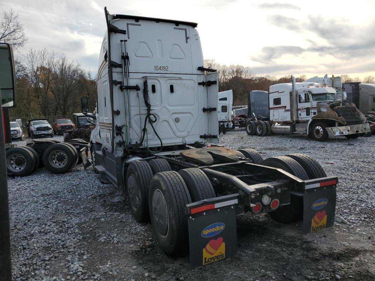 Lot #2969770292 2020 FREIGHTLINER CASCADIA 1