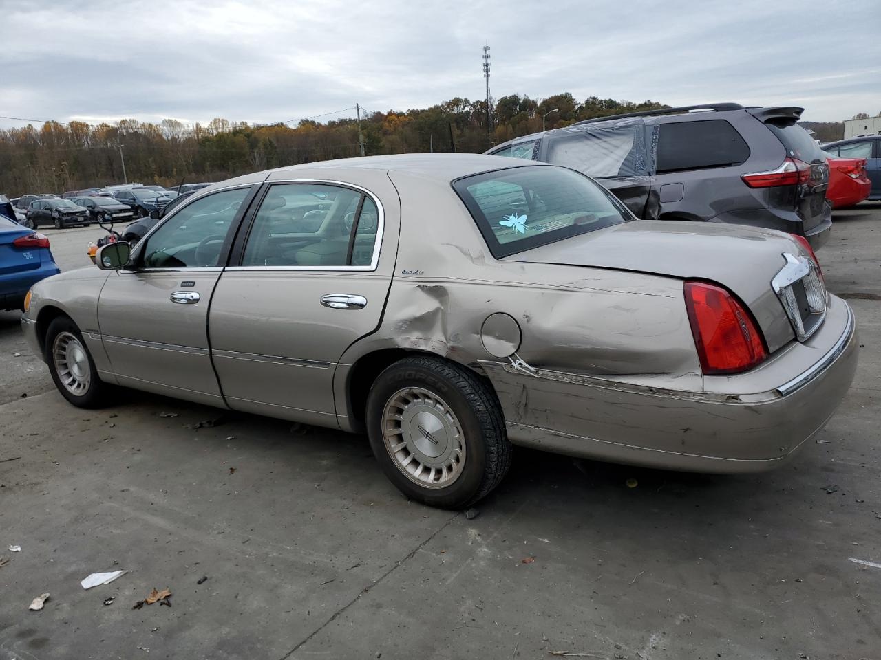 Lot #2972201133 1999 LINCOLN TOWN CAR E