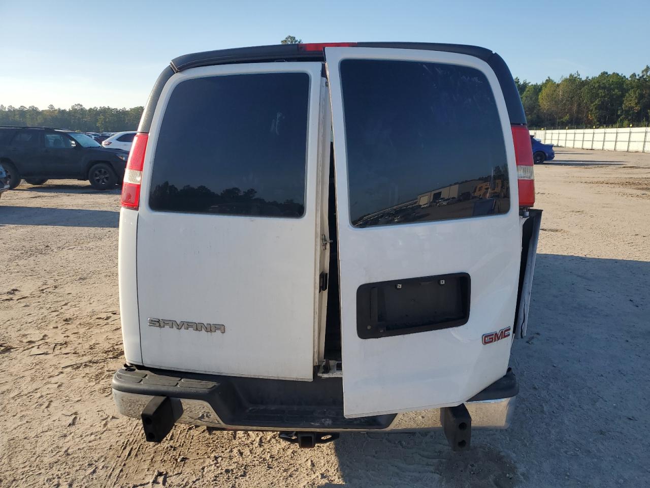 Lot #2991526876 2018 GMC SAVANA G25