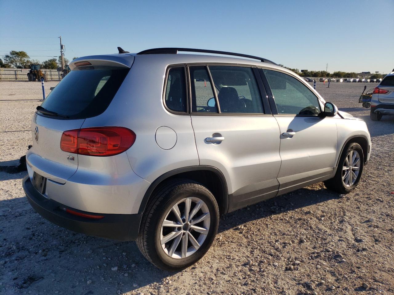 Lot #3029613097 2018 VOLKSWAGEN TIGUAN LIM