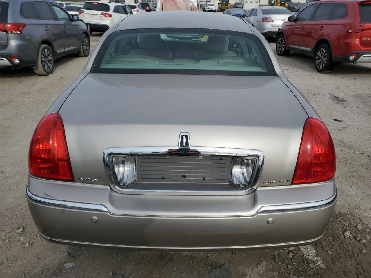 Lot #3025964951 2003 LINCOLN TOWN CAR S