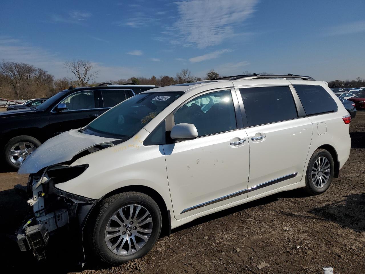 Lot #3020472182 2018 TOYOTA SIENNA VAN