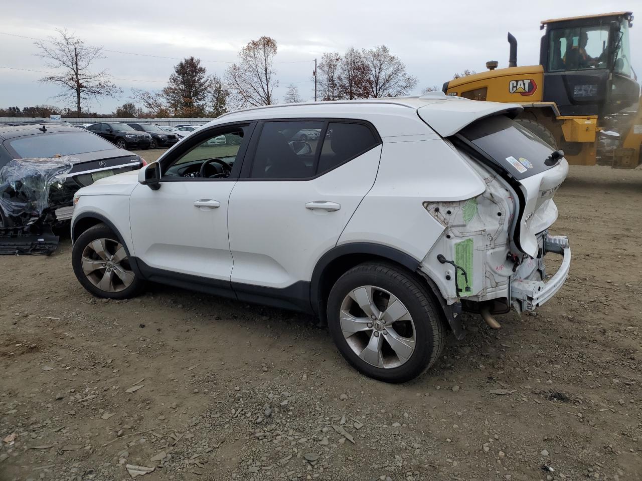 Lot #2979421633 2020 VOLVO XC40 T5 MO