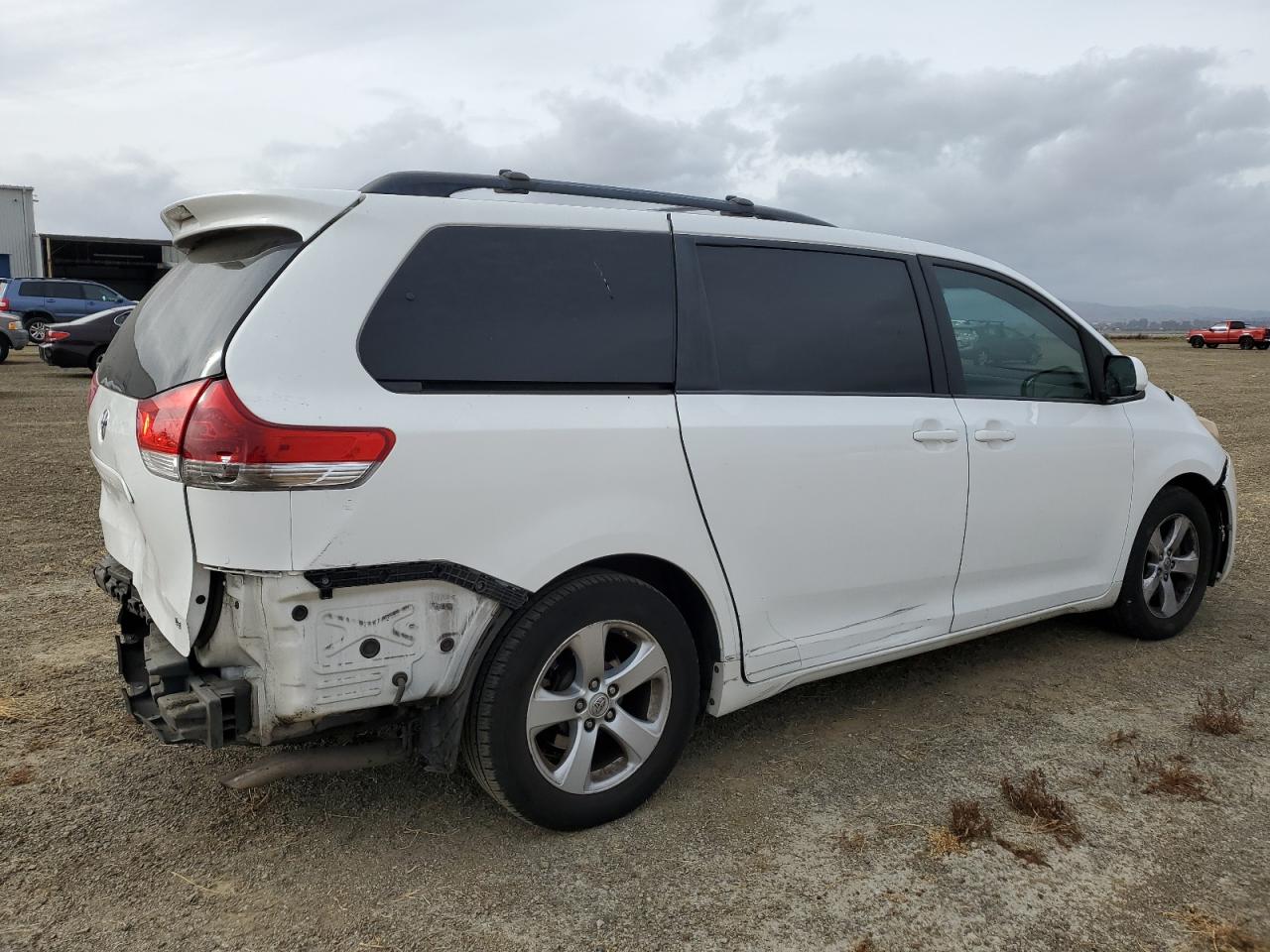 Lot #3024960416 2014 TOYOTA SIENNA LE