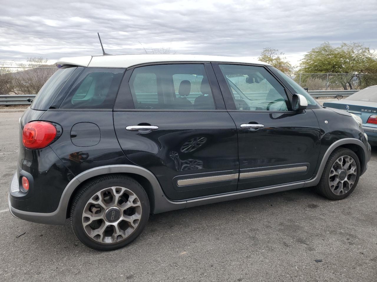 Lot #3023031319 2017 FIAT 500L TREKK