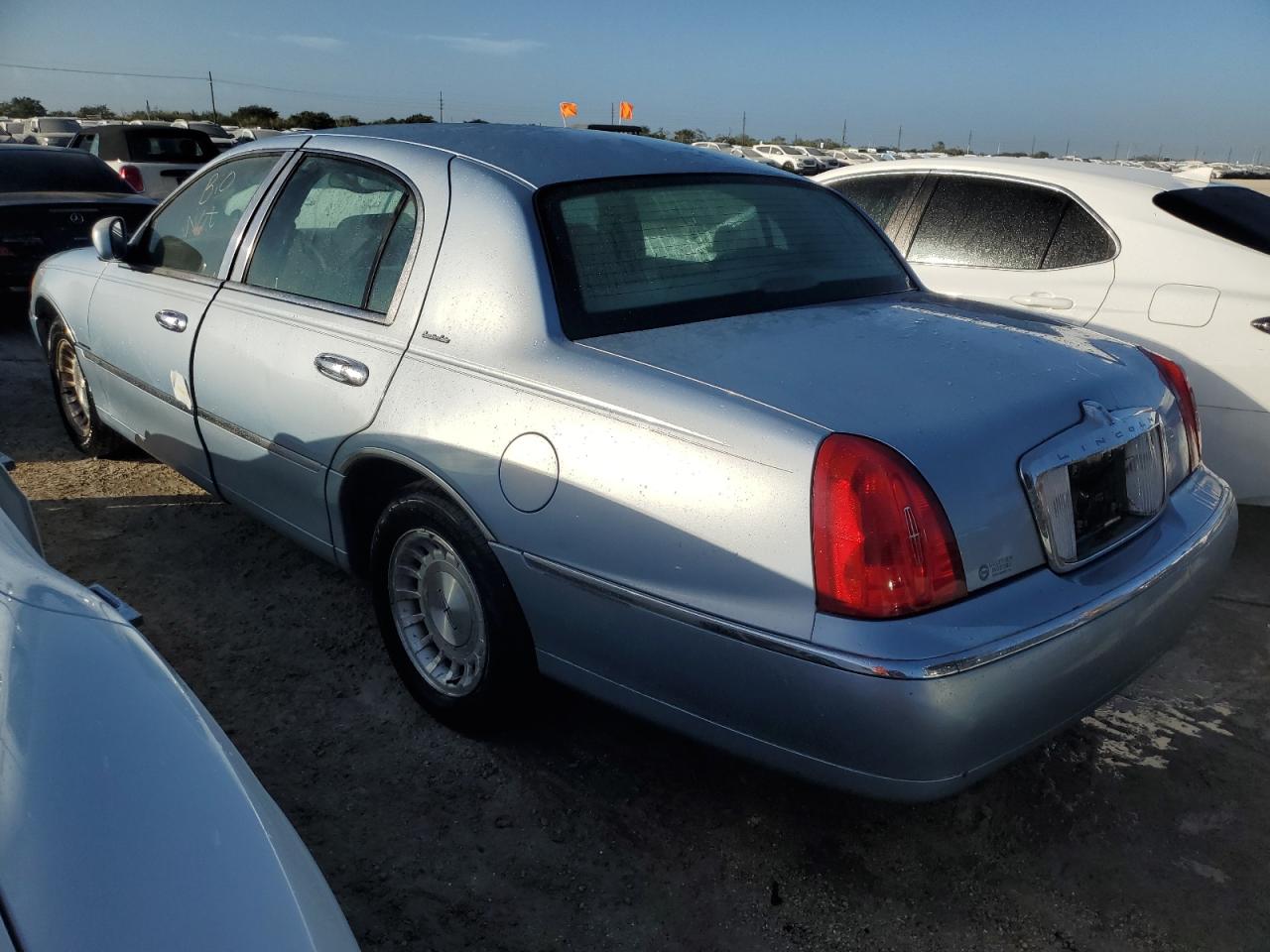 Lot #2947719399 1998 LINCOLN TOWN CAR E