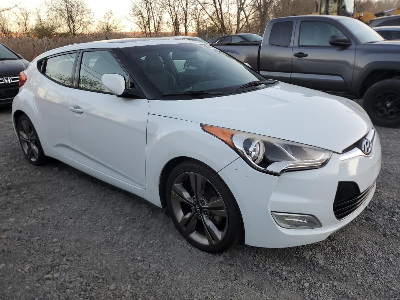 Lot #3003897581 2016 HYUNDAI VELOSTER