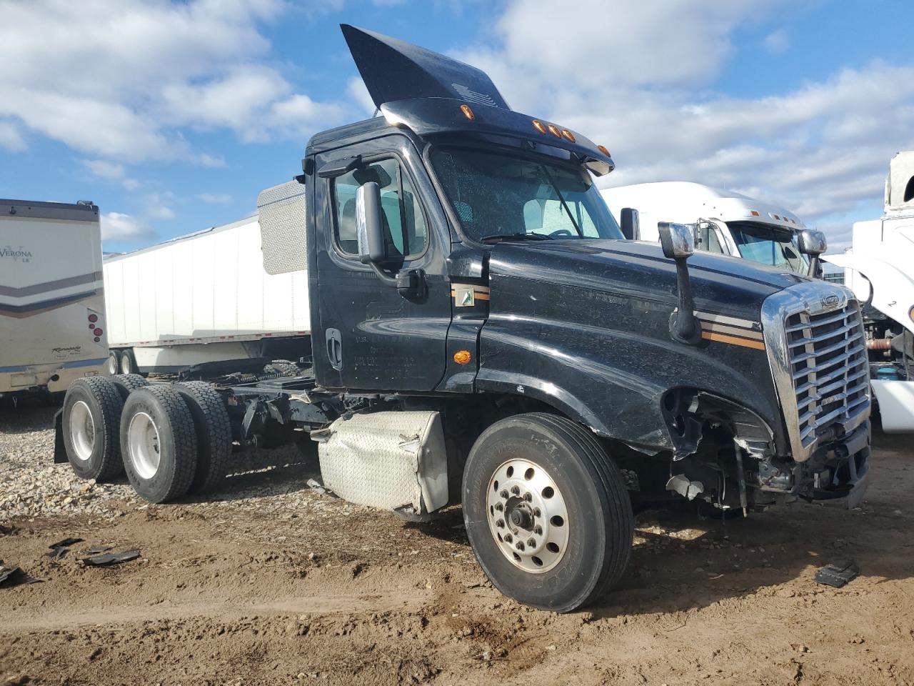 Lot #2996437377 2020 FREIGHTLINER CASCADIA 1