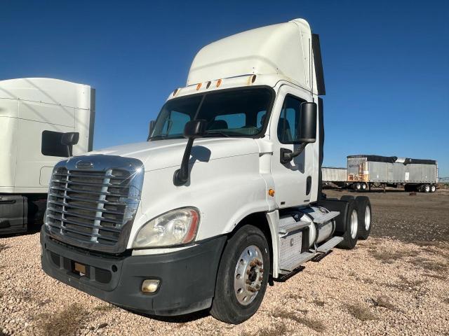 FREIGHTLINER CASCADIA 1 2012 white tractor diesel 1FUJGEDV8CLBC2554 photo #3