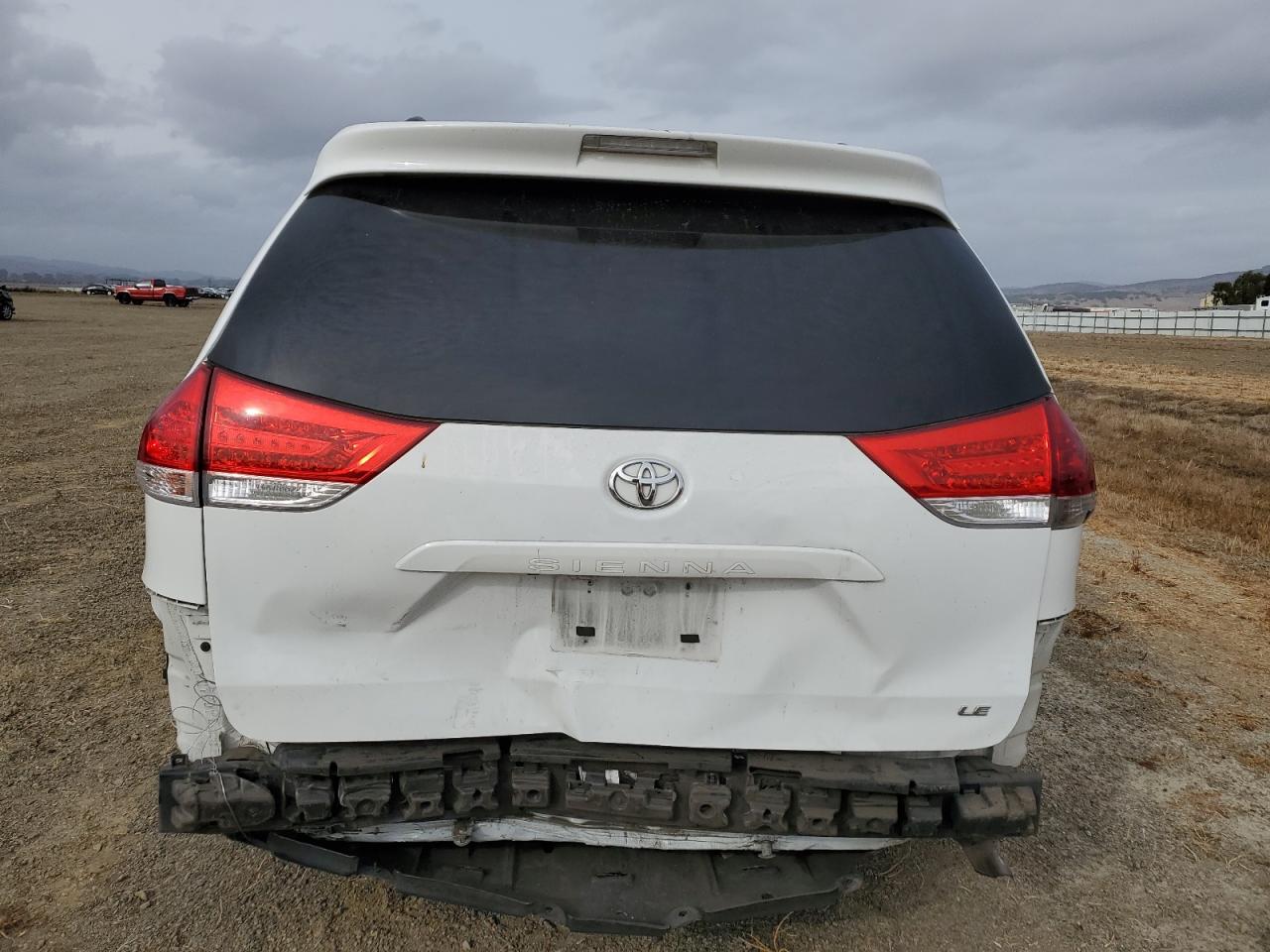 Lot #3024960416 2014 TOYOTA SIENNA LE