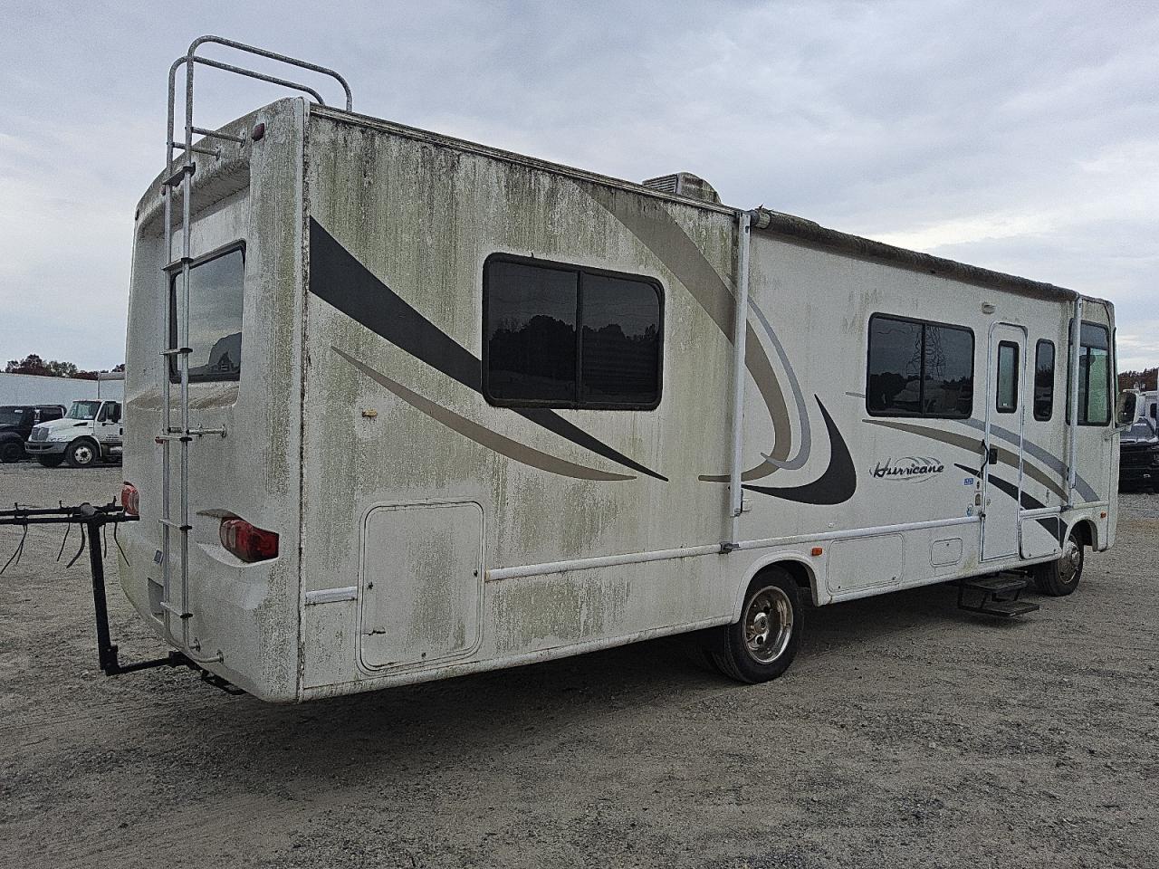 Lot #3030456465 2005 FORD MOTORHOME