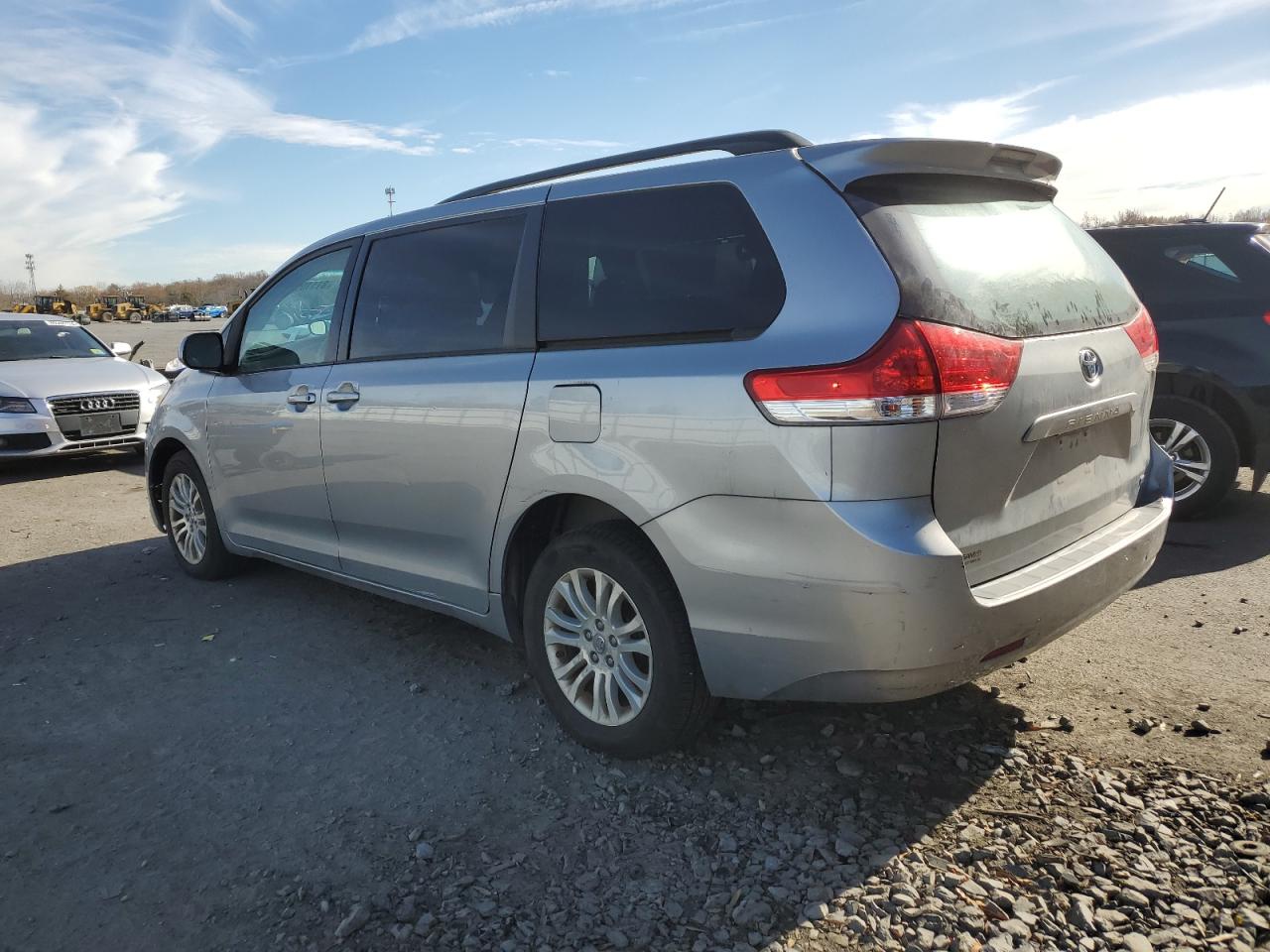 Lot #2991002226 2014 TOYOTA SIENNA XLE