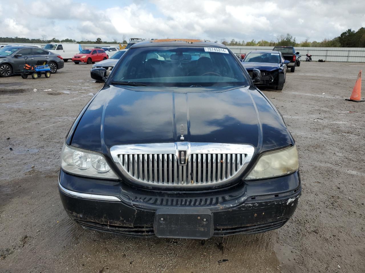 Lot #2974624496 2009 LINCOLN TOWN CAR S