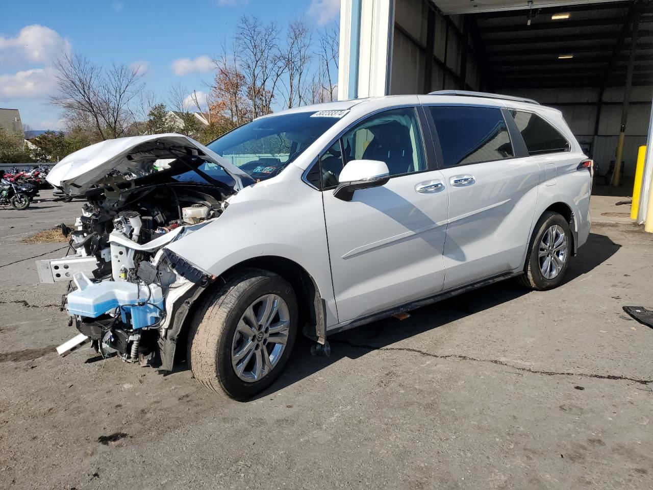 Lot #3029572099 2023 TOYOTA SIENNA LIM