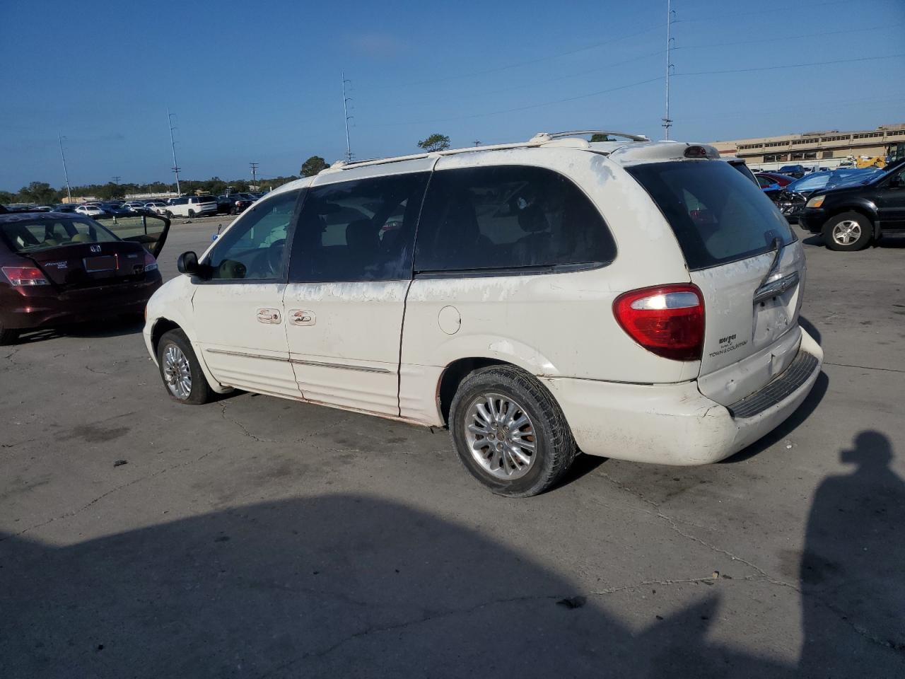 Lot #2969735291 2002 CHRYSLER TOWN & COU