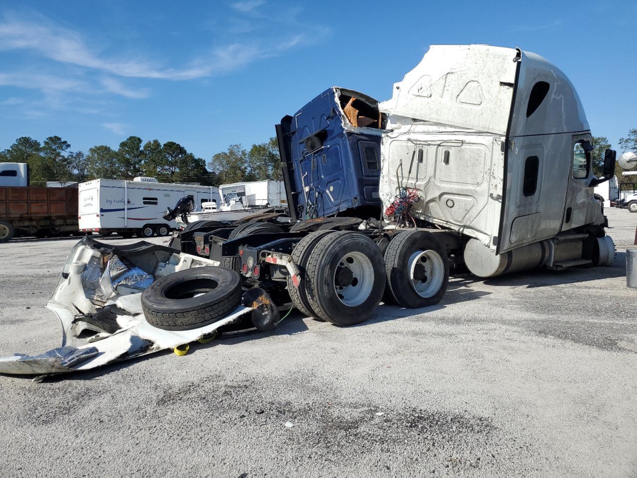 Lot #2971865006 2020 FREIGHTLINER CASCADIA