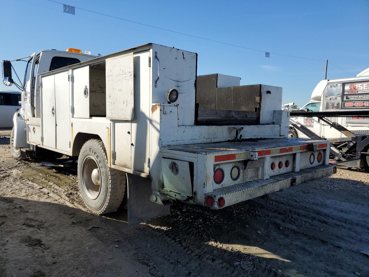 Lot #3004104867 2000 STERLING TRUCK L 8500