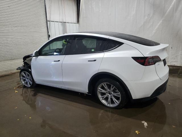 VIN 7SAYGDEE7NA010026 2022 Tesla MODEL Y no.2