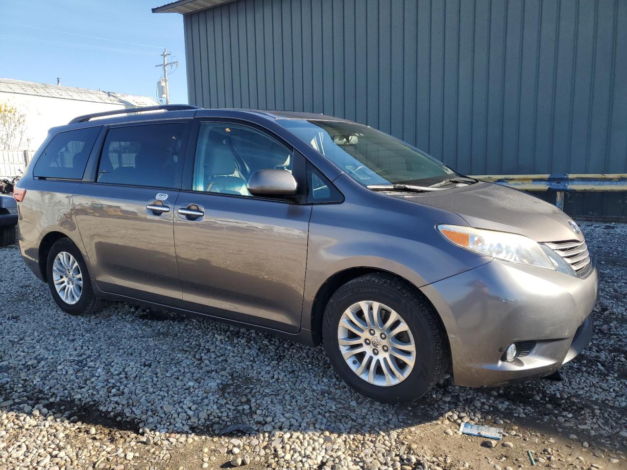 Lot #2989315049 2016 TOYOTA SIENNA XLE