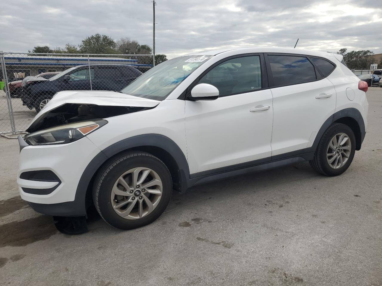  Salvage Hyundai TUCSON