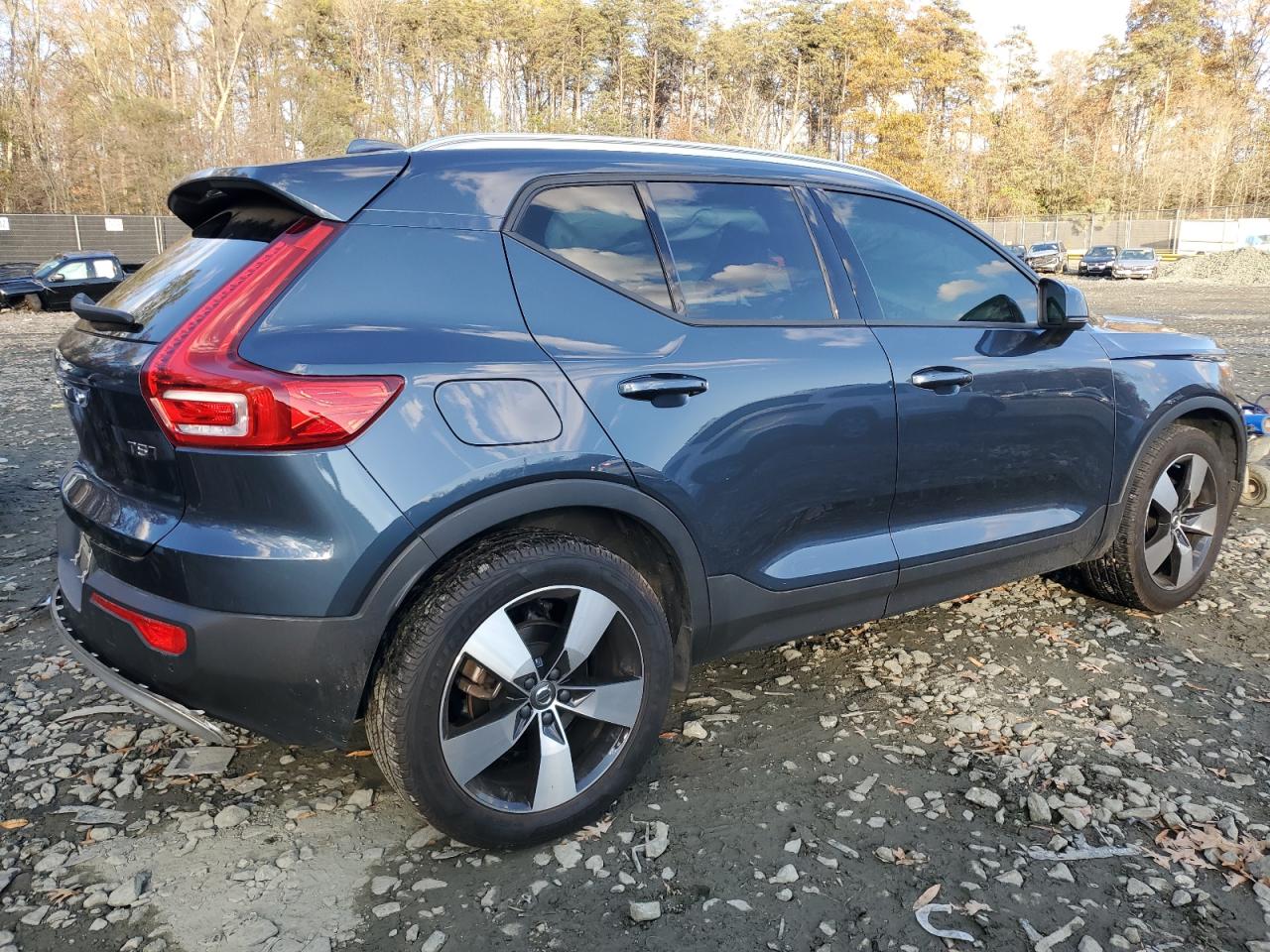 Lot #3030640104 2021 VOLVO XC40 T5 MO