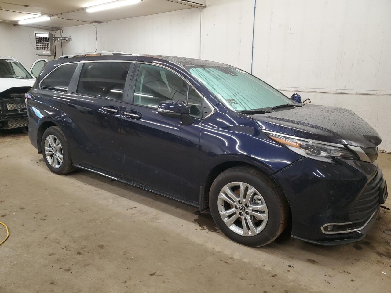 Lot #2986549240 2023 TOYOTA SIENNA LIM