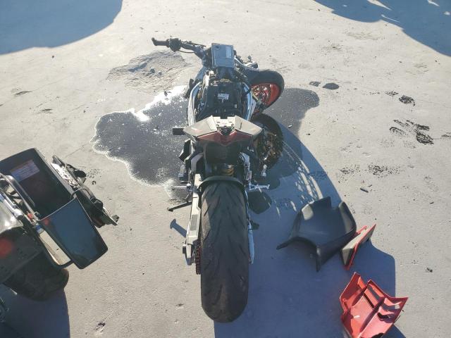 2021 APRILIA TUONO V4 F ZD4KZUB00MS000145