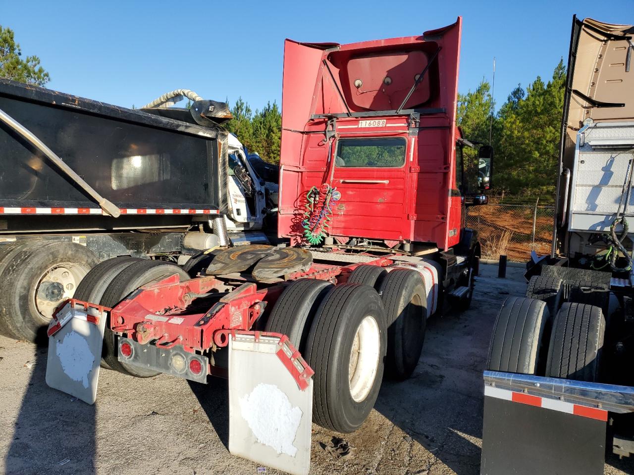 Lot #2996176386 2016 VOLVO VN VNL