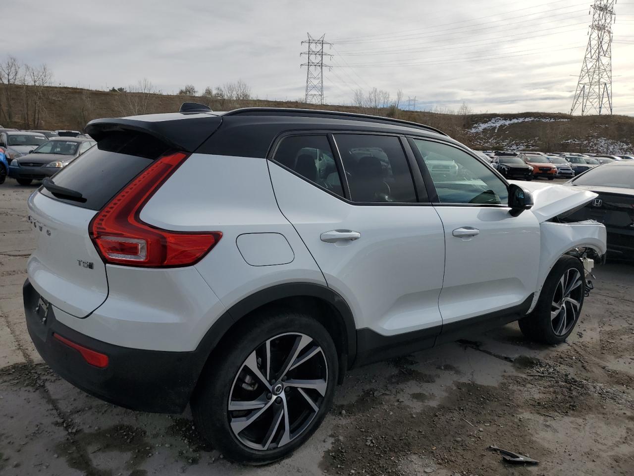 Lot #3034629736 2021 VOLVO XC40 T5 R-