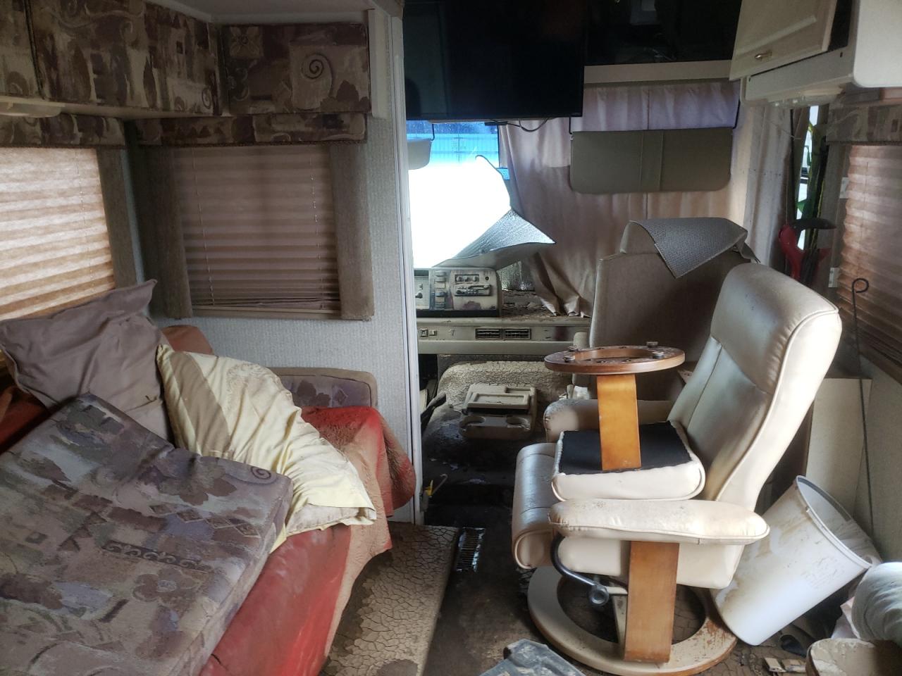 Lot #2969625663 1997 WINNEBAGO HC