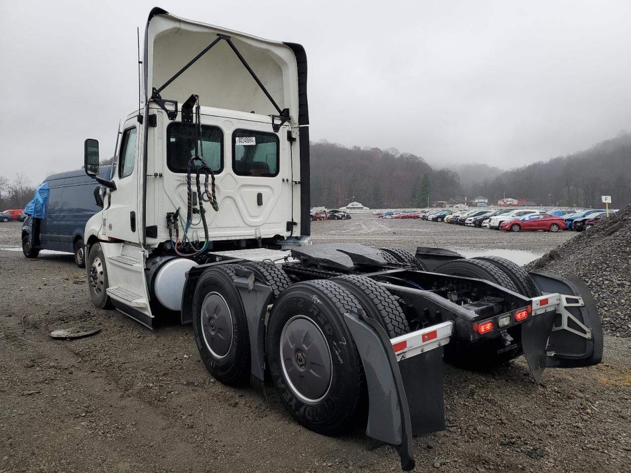 Lot #2986494249 2022 FREIGHTLINER CASCADIA 1