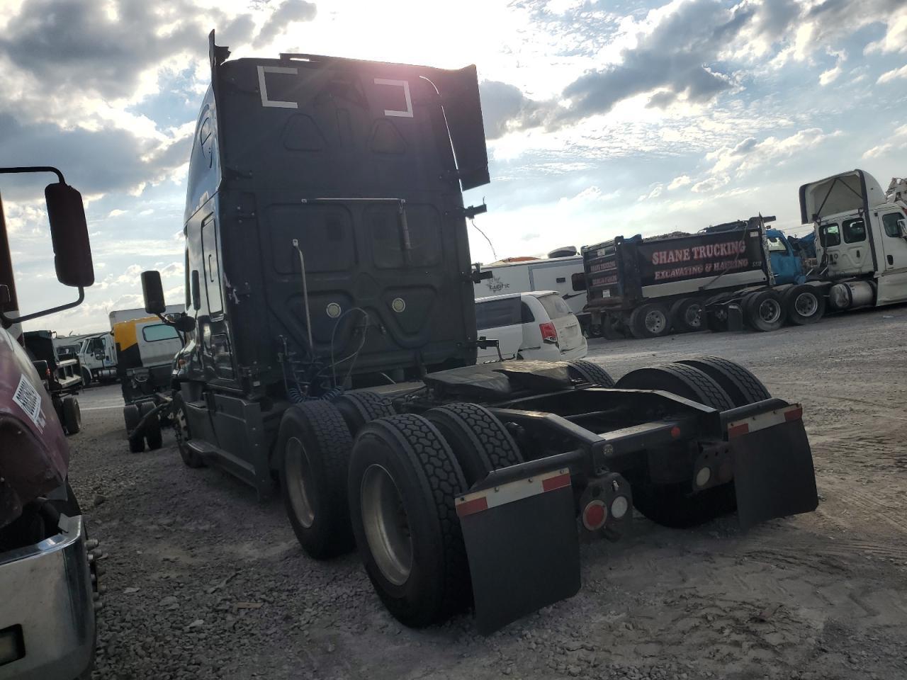 Lot #2955066806 2015 FREIGHTLINER CASCADIA 1