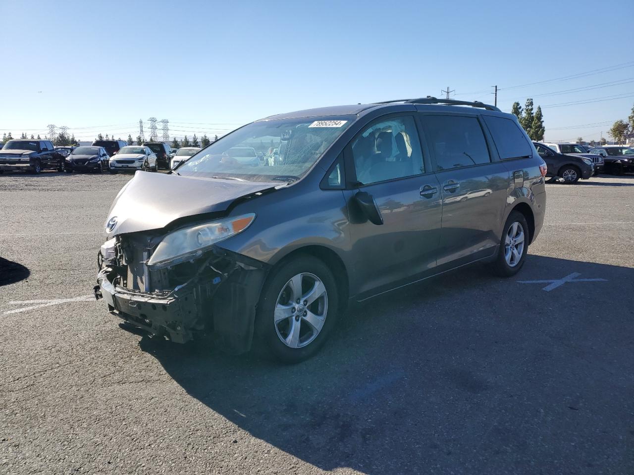 Lot #2989000541 2015 TOYOTA SIENNA LE